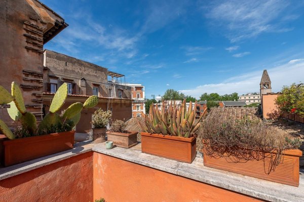 appartamento in vendita a Roma in zona Trastevere