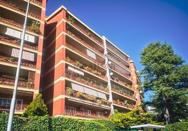appartamento in vendita a Roma in zona Tomba di Nerone