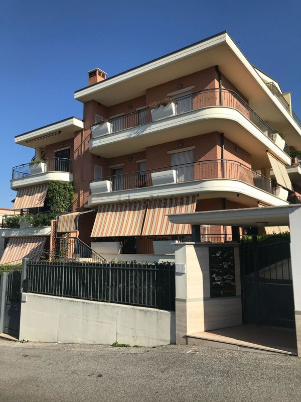 appartamento in vendita a Roma in zona Finocchio