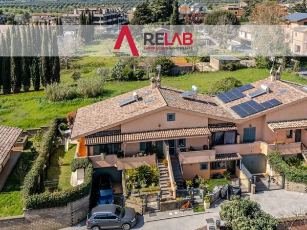 casa indipendente in vendita a Roma in zona Pantan Monastero