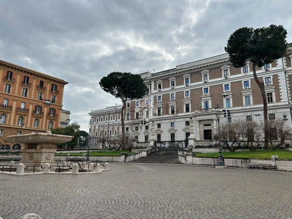 appartamento in vendita a Roma in zona Rione Monti/Campitelli