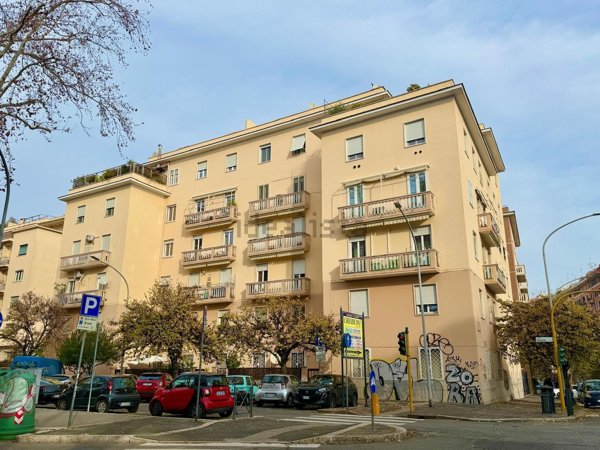 appartamento in vendita a Roma in zona Appio Latino