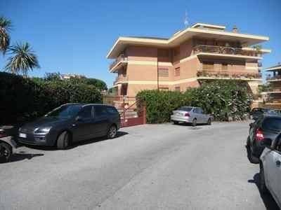 locale commerciale in vendita a Roma in zona Aurelio