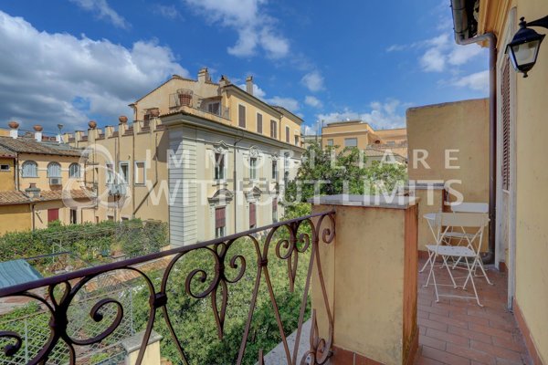 appartamento in vendita a Roma in zona Rione Regola