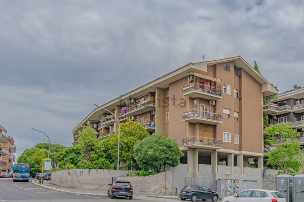 appartamento in vendita a Roma in zona Colle del Sole