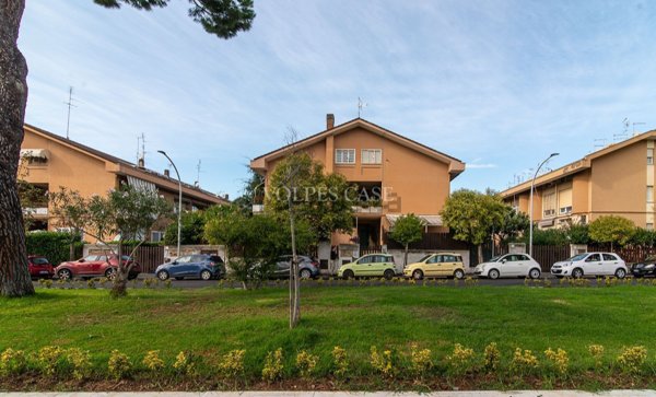 appartamento in vendita a Roma in zona Axa