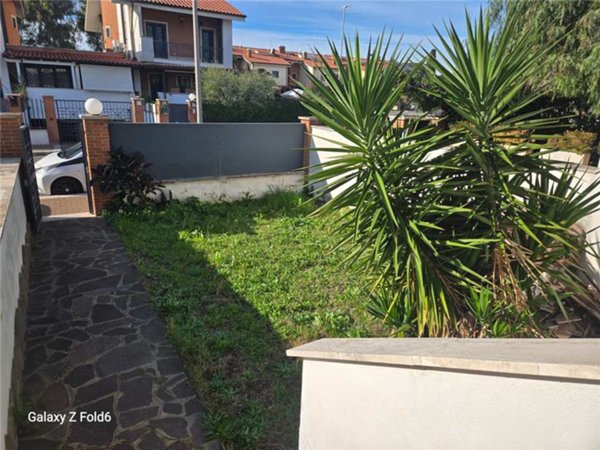 casa indipendente in vendita a Roma in zona Infernetto