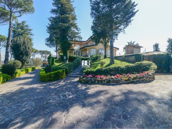 casa indipendente in vendita a Roma in zona EUR