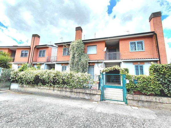 pentavano in vendita a Roma in zona Castelverde