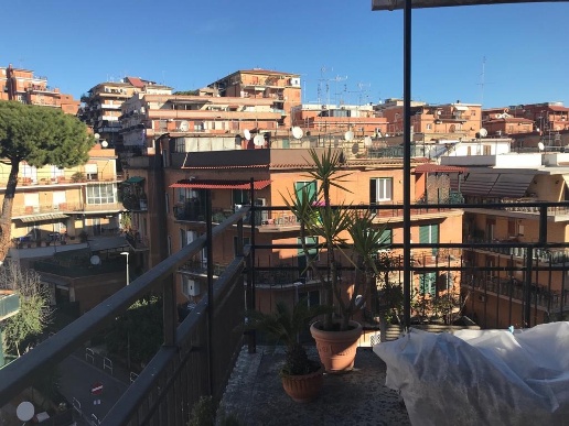 appartamento in vendita a Roma in zona Colle del Sole