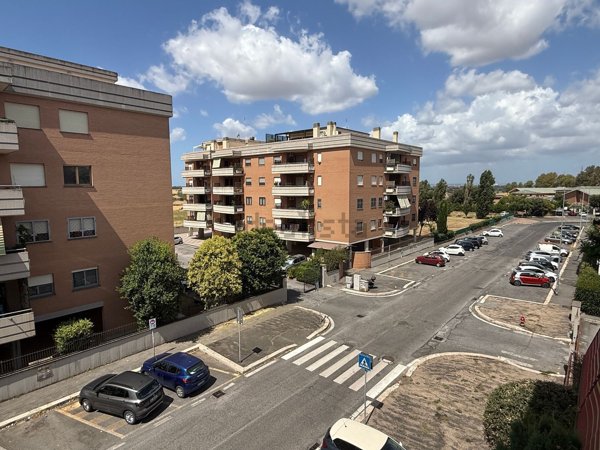 appartamento in vendita a Roma in zona Ponte di Nona