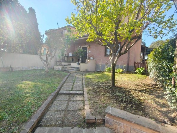 casa indipendente in vendita a Roma in zona Infernetto