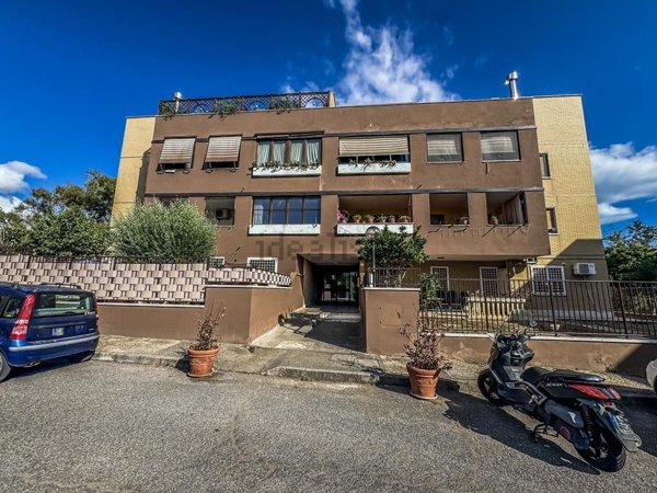 appartamento in vendita a Roma in zona Dragoncello