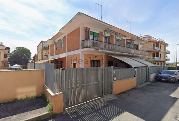 appartamento in vendita a Roma in zona Torre Angela