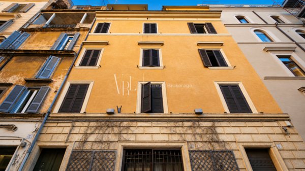 intera palazzina in vendita a Roma in zona Rione Monti/Campitelli