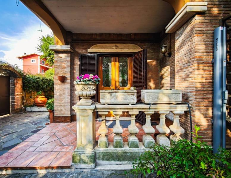 appartamento in vendita a Roma in zona Appio Pignatelli