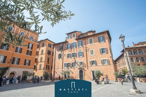 appartamento in vendita a Roma in zona Parione/Sant'Eustachio