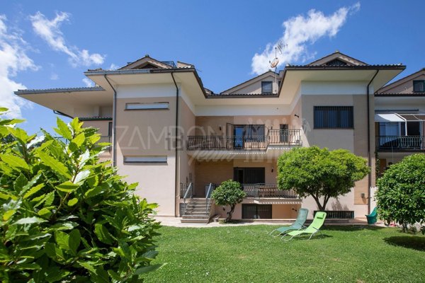 casa indipendente in vendita a Roma in zona Axa