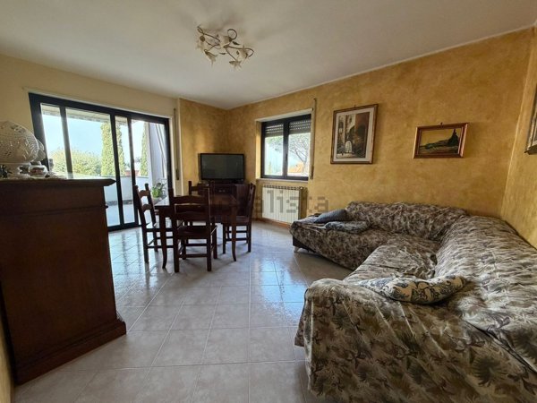 appartamento in vendita a Roma in zona Valle Muricana