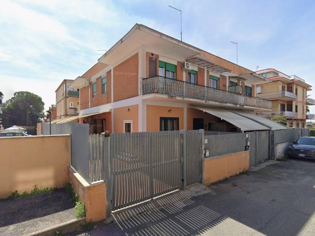 appartamento in vendita a Roma in zona Torre Angela