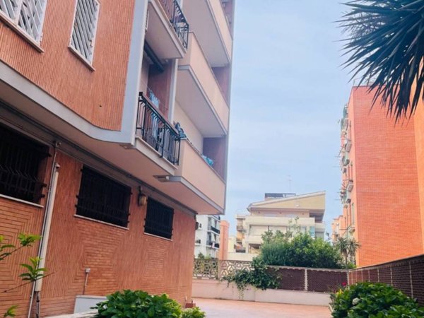 appartamento in vendita a Roma in zona Ostia