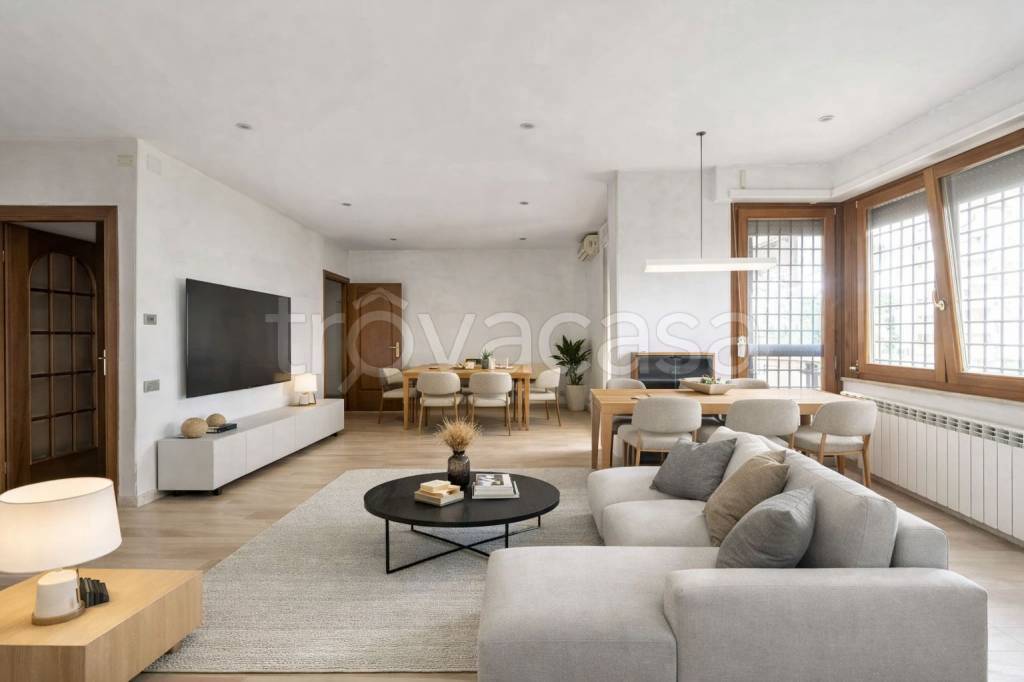 appartamento in vendita a Roma in zona EUR