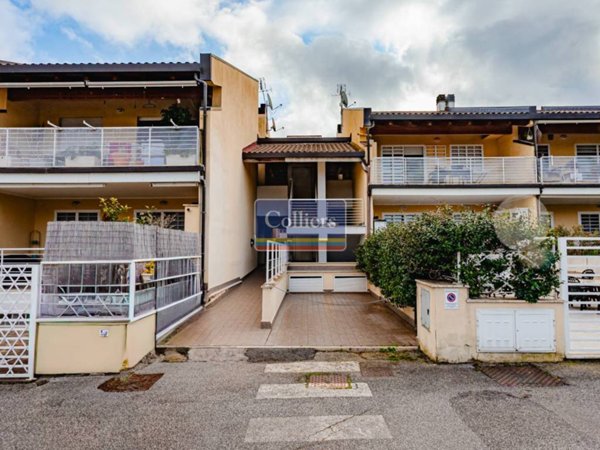 casa indipendente in vendita a Roma in zona Infernetto