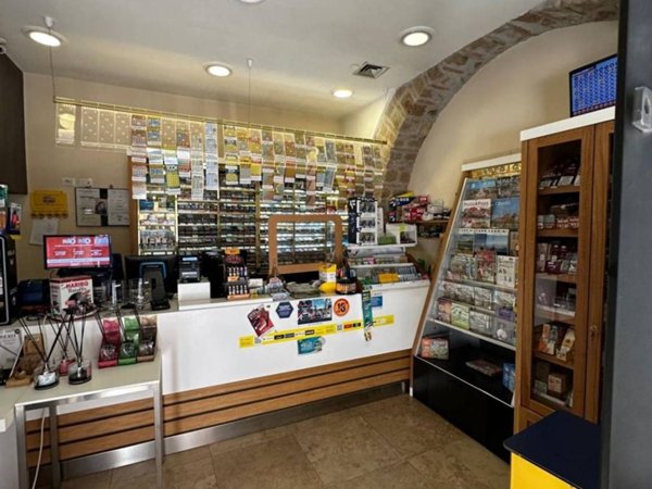 negozio in vendita a Roma in zona Rione Monti/Campitelli