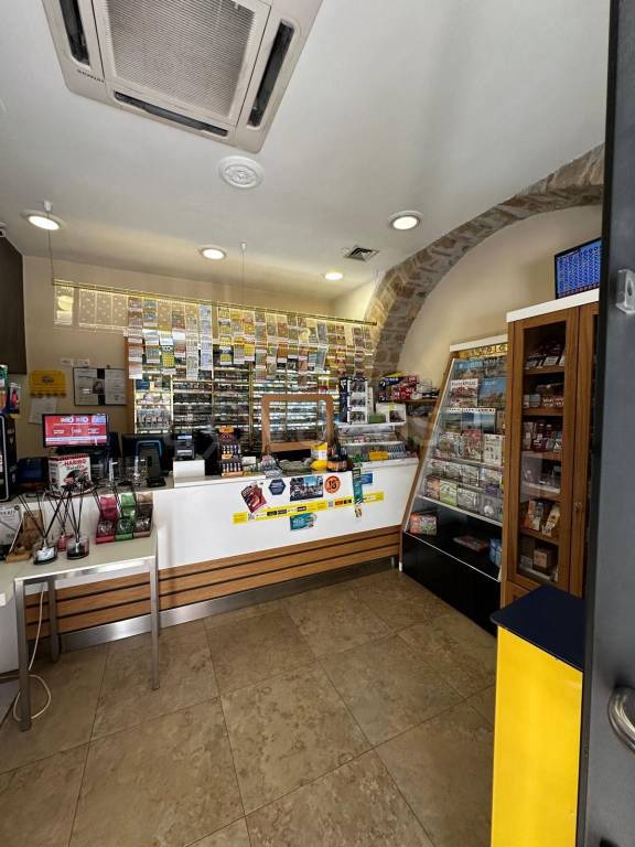 negozio in vendita a Roma in zona Rione Monti/Campitelli