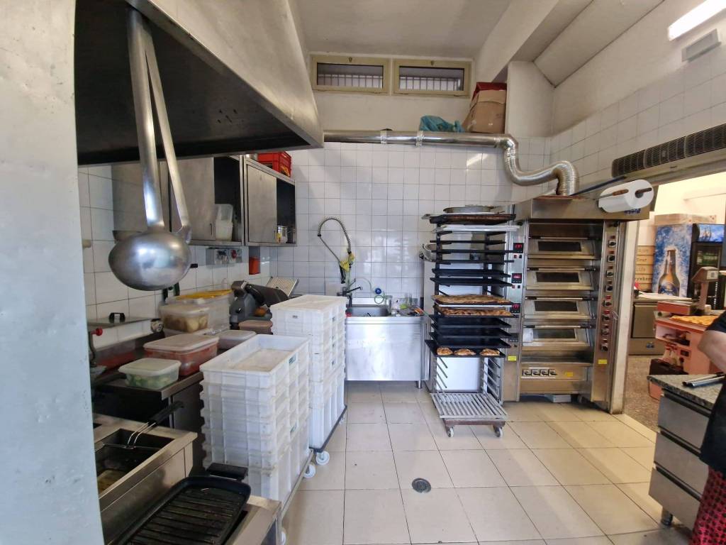 negozio in vendita a Roma in zona Ponte Mammolo