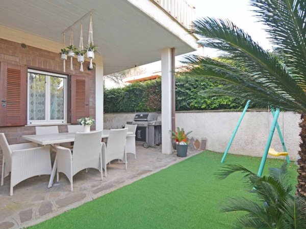 casa indipendente in vendita a Roma in zona Infernetto