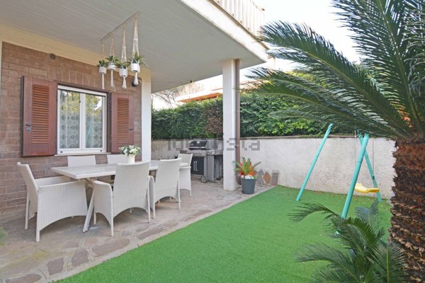 casa indipendente in vendita a Roma in zona Infernetto