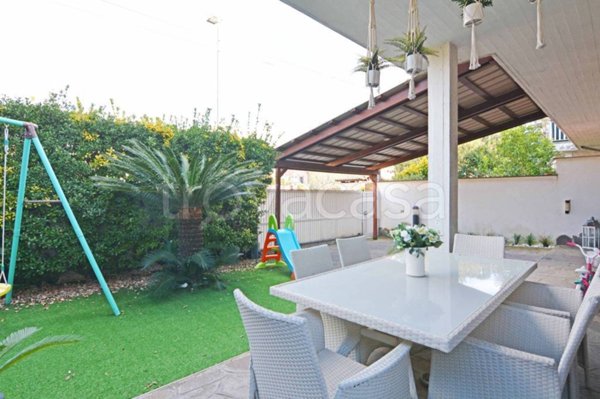 casa indipendente in vendita a Roma in zona Infernetto