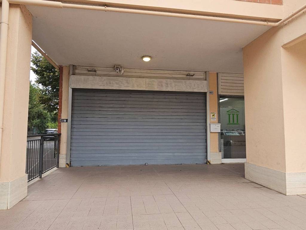 negozio in vendita a Roma in zona Torrevecchia