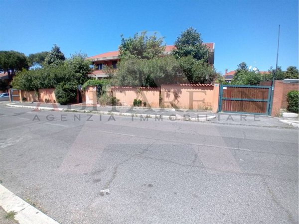 casa indipendente in vendita a Roma in zona Casal Palocco