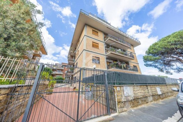 appartamento in vendita a Roma in zona Corviale