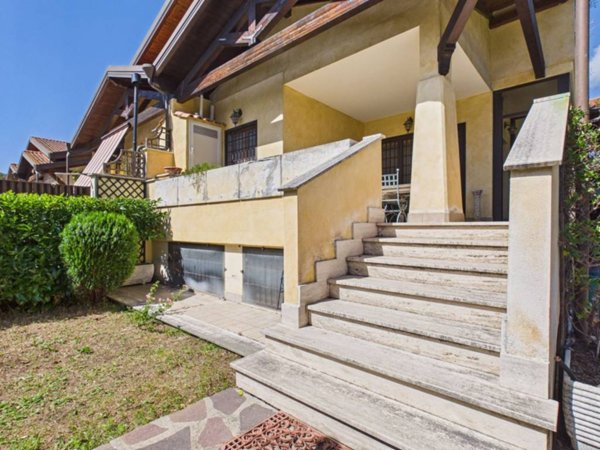 casa indipendente in vendita a Roma in zona Infernetto
