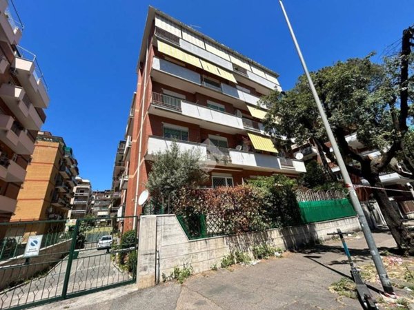 appartamento in vendita a Roma in zona Ostia