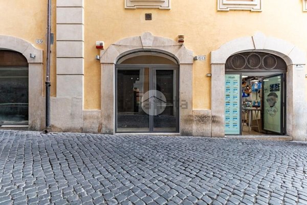 appartamento in vendita a Roma in zona Parione/Sant'Eustachio