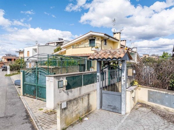 casa indipendente in vendita a Roma in zona Giardini di Corcolle