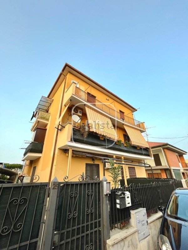 appartamento in vendita a Roma in zona Finocchio