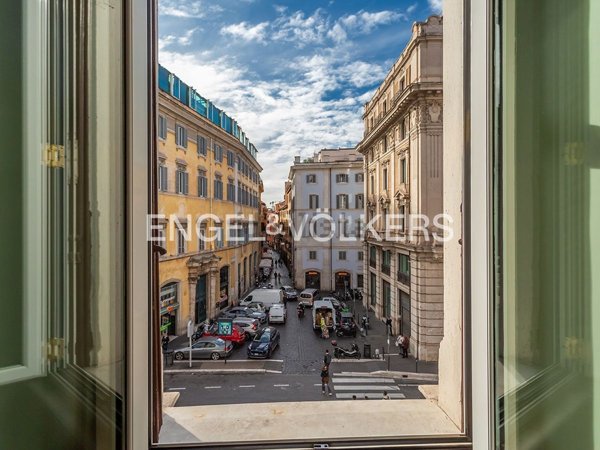 appartamento in vendita a Roma in zona Trevi-Colonna