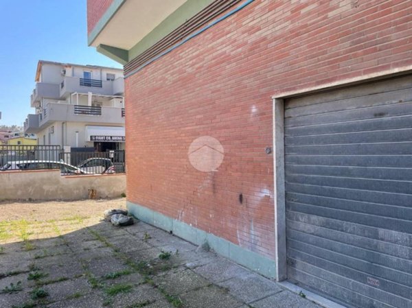 locale di sgombero in vendita a Roma in zona Massimina/Casal Lumbroso