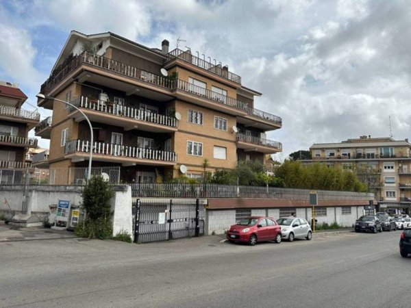 casa indipendente in vendita a Roma