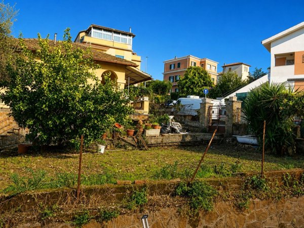 casa indipendente in vendita a Roma in zona Ostia