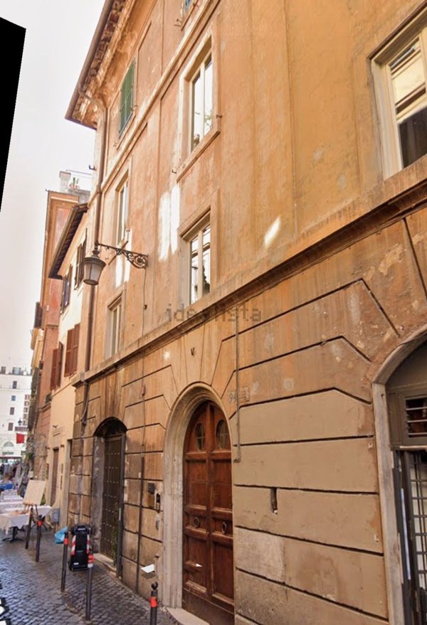 appartamento in vendita a Roma in zona Trevi-Colonna