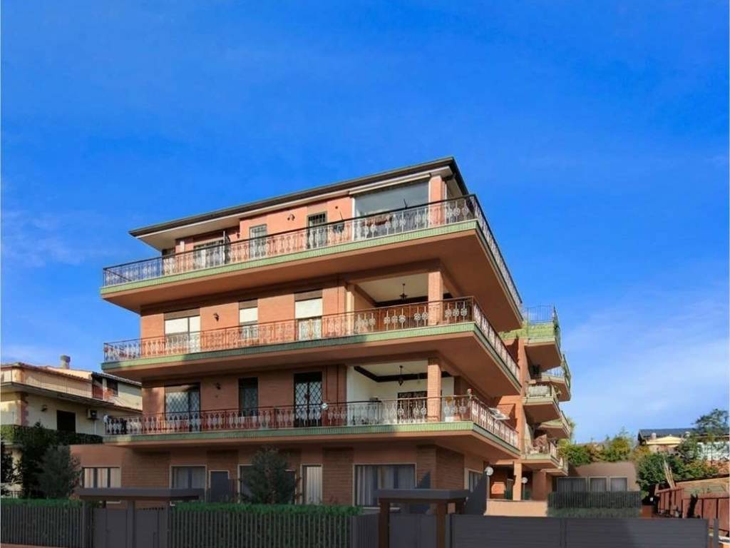 appartamento in vendita a Roma in zona Corviale