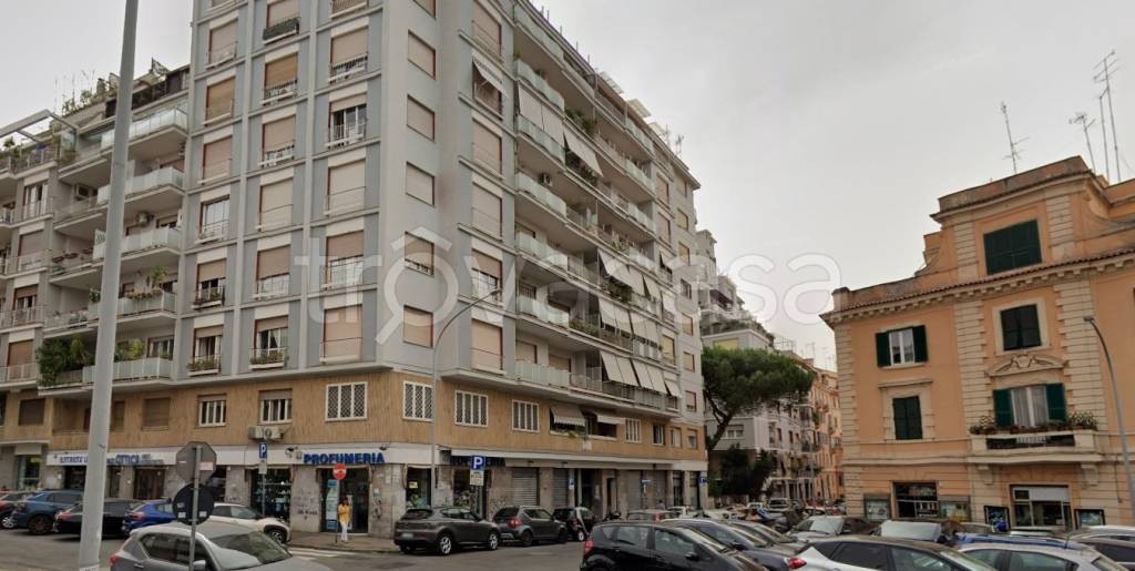 appartamento in vendita a Roma in zona Appio Latino