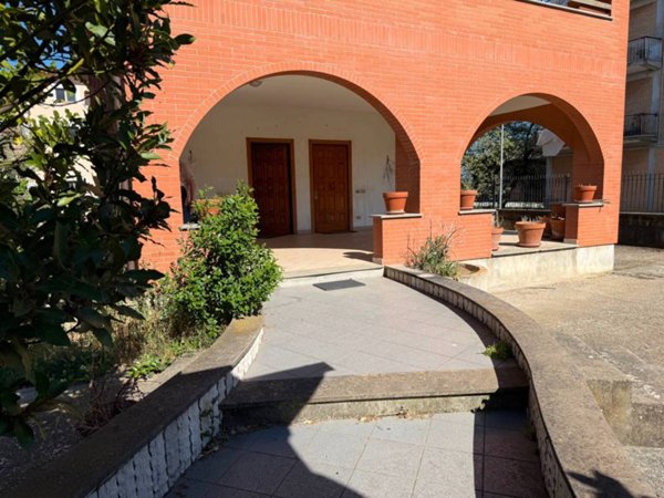 appartamento in vendita a Roma in zona Valle Muricana
