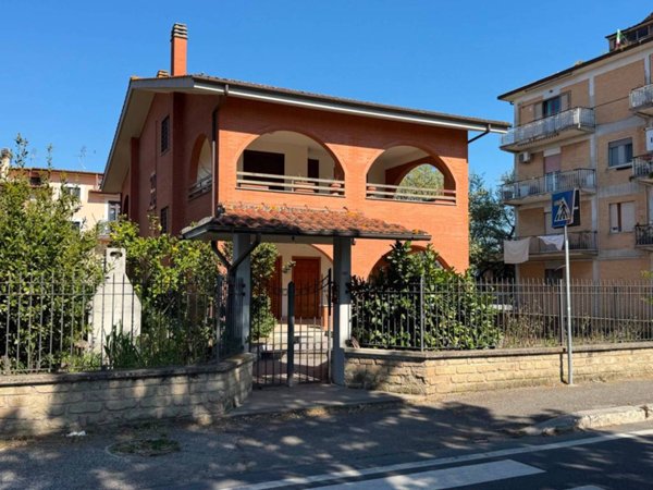 appartamento in vendita a Roma in zona Valle Muricana